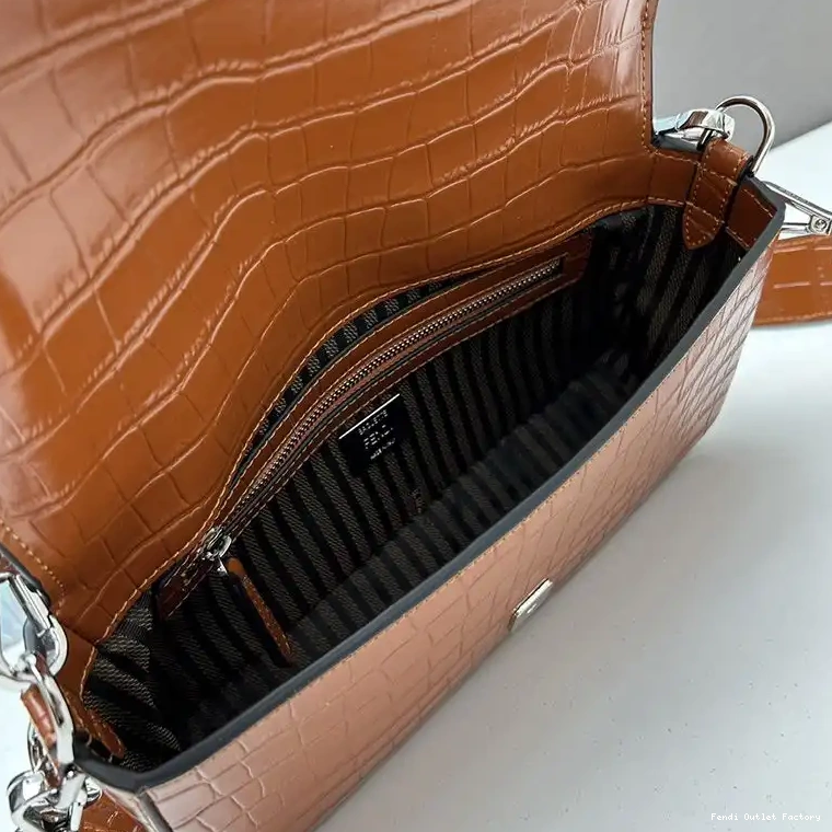 Vintage HOT Brown Crocodile Re-Edition Medium Baguette Fendi In Bag Leather 0701